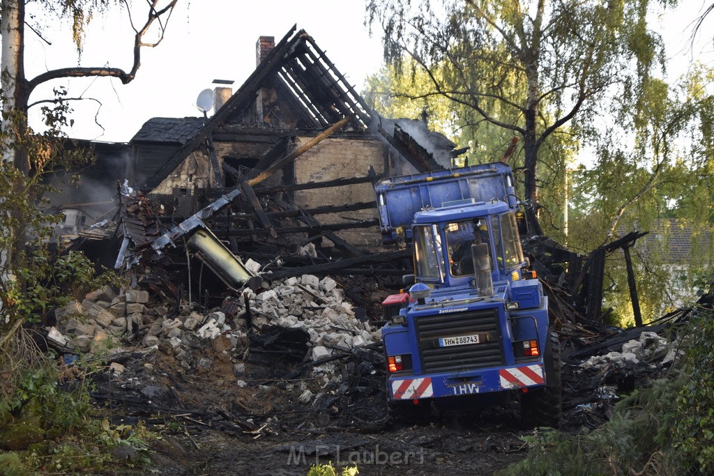 Grossfeuer Einfamilienhaus Siegburg Muehlengrabenstr P1053.JPG - Miklos Laubert